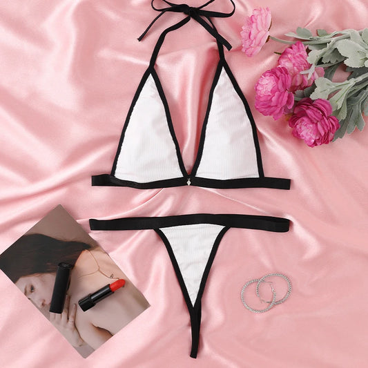 Bikini string avec les bords noir