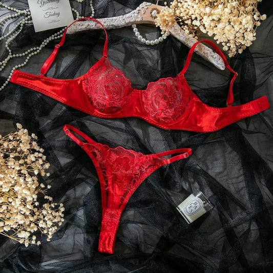 Ensemble de lingerie rouge en dentelle